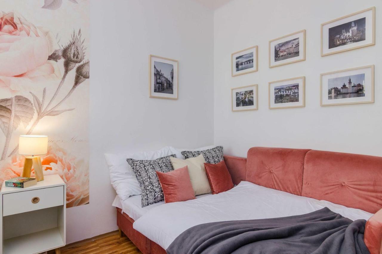 Apt In Prague Charles Bridge 1Km By Michal&Friends ภายนอก รูปภาพ